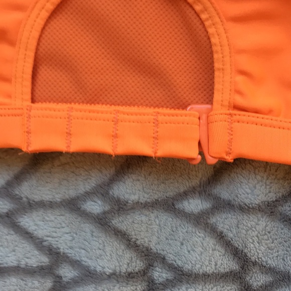 puma pro-tech sports bra - Picture 3 of 4